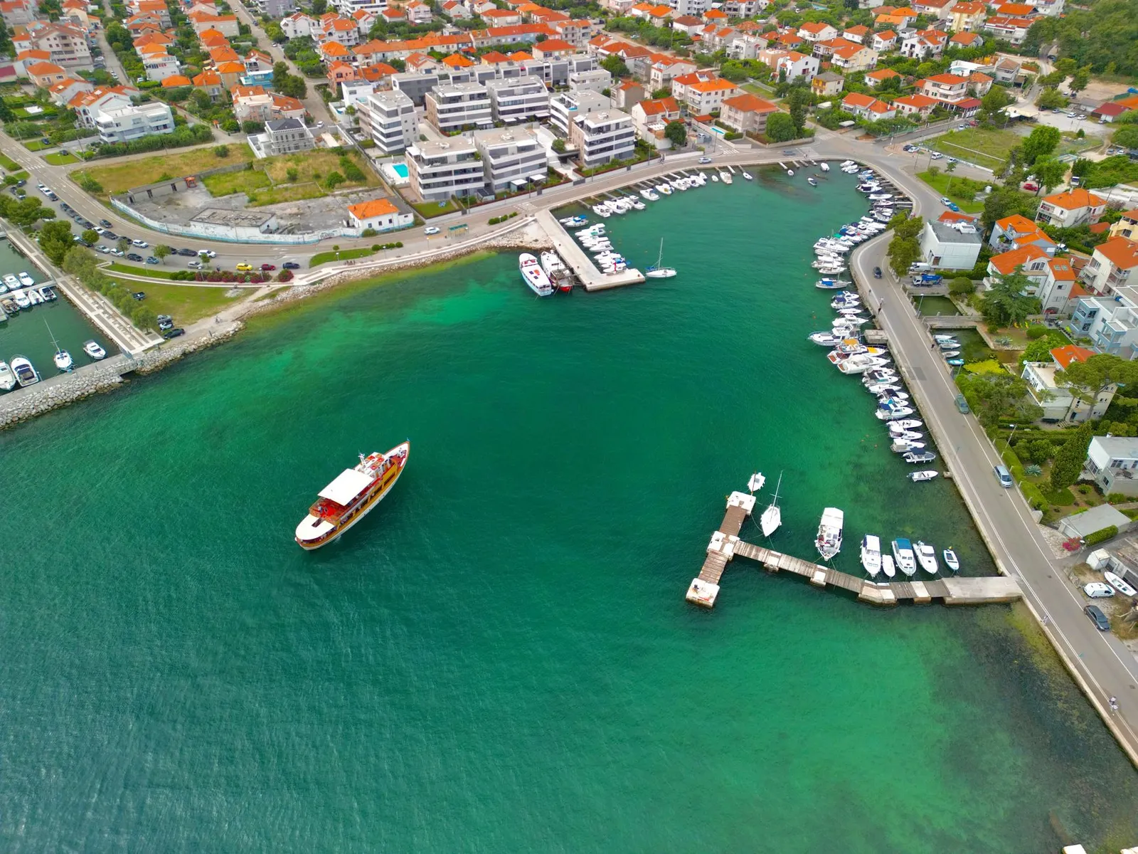 A breathtaking aerial view of Zadar's vibrant coastline featuring boats, piers, and urban architecture.
